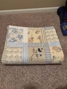 lot 226 image: Liz Claiborne Patchwork Quilt