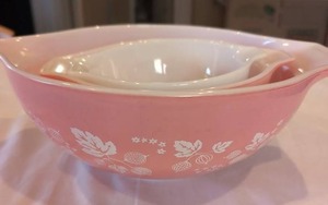 Vintage Pyrex Pink Mixing Bowl Set