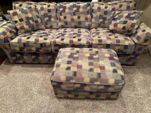lot 22 image: Flexsteel Sofa & Ottoman Set