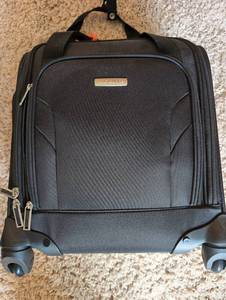 lot 65 image: Samsonite Rolling Luggage