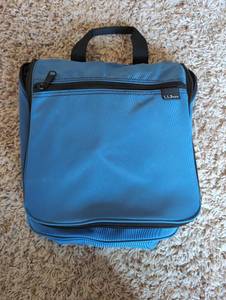 lot 66 image: L.L.Bean Hanging Toiletry Bag Blue