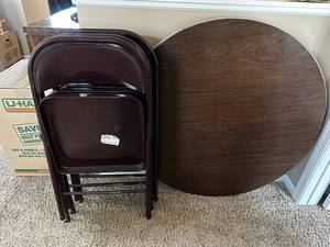 lot 67 image: Meco Folding Chairs & Round Table