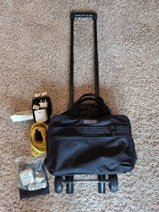 lot 70 image: Lands End Rolling Bag & Remington Kit