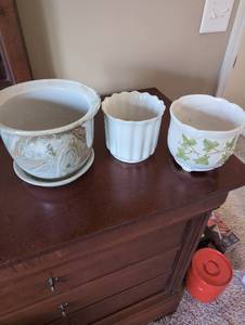 lot 73 image: Jay Willfred Ceramic Planters Set