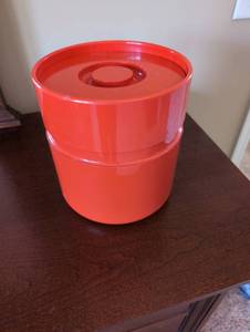 lot 75 image: Heller Orange Ice Bucket Gino Colombini