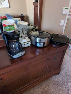 lot 90 image: Kitchen Appliance Bundle Mr. Coffee, Crock-Pot
