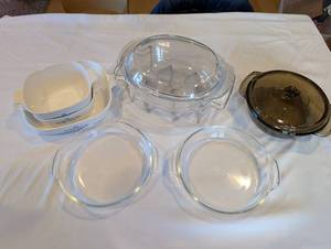 lot 94 image: CorningWare & Anchor Hocking Set