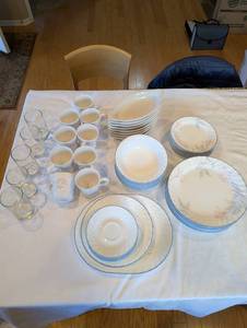 lot 103 image: Corelle Dinnerware Set 38-Piece Floral