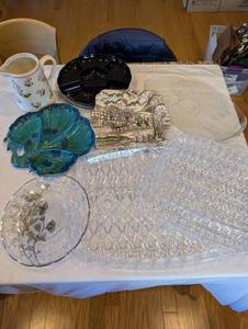 lot 104 image: Assorted Decorative Glassware & Ceramics