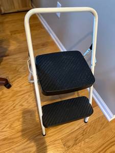 lot 110 image: Compact Folding Step Ladder