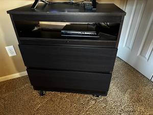 lot 121 image: Rolling TV Stand with Storage