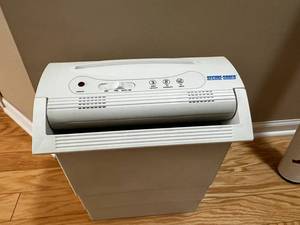 lot 126 image: Secure Shred 3-Sheet Paper Shredder