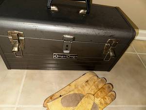 lot 134 image: Vintage Oner Metal Toolbox with Tools