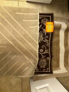 lot 136 image: Westwood Accent Rugs Set