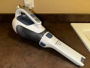 lot 139 image: Black & Decker Dustbuster 15.6V
