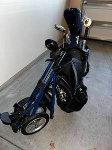 lot 142 image: Cobra Golf Set with Fairway Flyer Cart