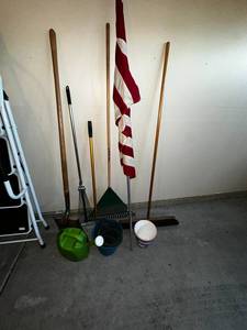 lot 145 image: Garden Tool Set with Flag Display