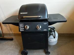 lot 146 image: Brinkmann Dual-Burner Gas Grill