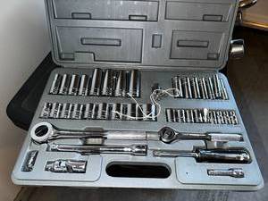 lot 149 image: Husky Mechanics Tool Set