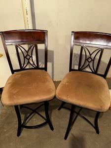 lot 272 image: Elegant Metal Bar Stools with Cushion