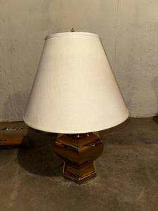 lot 273 image: Vintage Brass Table Lamp