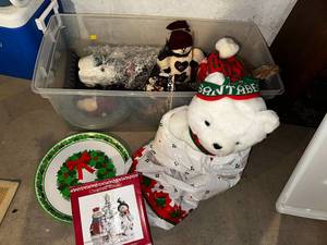 lot 290 image: Christmas Decor Collection Gemmy Set