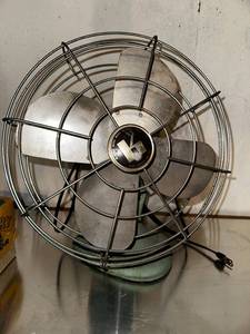 lot 293 image: Vintage Sears Roebuck Table Fan