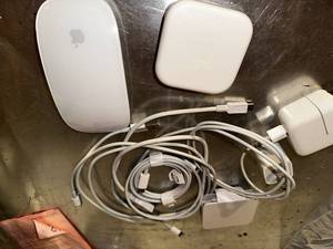 lot 297 image: Apple Accessories Bundle