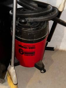 lot 302 image: Shop-Vac 6-Gallon WetDry Vacuum