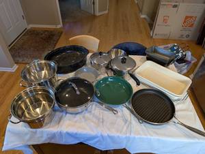 lot 108 image: Versatile Kitchen Cookware Set 10 Pans