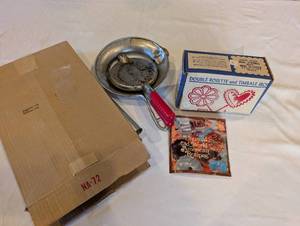 lot 109 image: Scandinavian Rosette & Timbale Iron Set