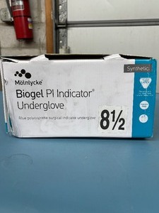 lot 56 image: 1 Box (50 Pairs) NEW Molnlycke 41685 Biogel Polyisoprene Surgical PI Indicator Undergloves - Size 8 12 Blue