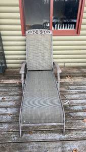 lot 18 image: Outdoor Metal Patio Chaise Lounge Chair