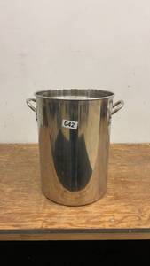 lot 42 image: Stainless Steel Stock Pot with Strainer Basket