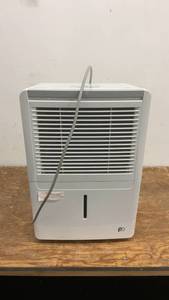 lot 44 image: Compact Dehumidifier JPAD50 with 50-pint Tank Capacity