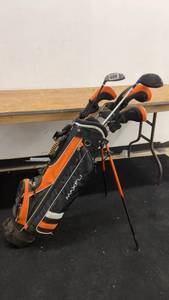 lot 50 image: Maxfli Golf Clubs with Bag