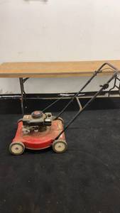 lot 52 image: Used Murray 20 Lawn Mower with Tecumseh Engine