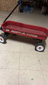 lot 55 image: Used Radio Flyer Red Wagon Cart
