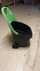 lot 61 image: Garden Lawn Cart with Durable Wheels and Handle