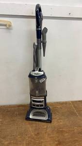 lot 70 image: Shark Navigator Lift-Away Deluxe Upright Vacuum Cleaner