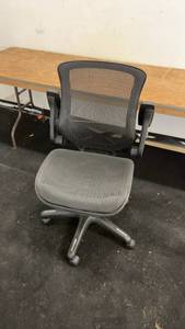 lot 72 image: Used Ergonomic Mesh Office Chair with Adjustable Armrests