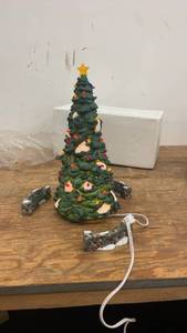 lot 140 image: Heritage Village Collection Town Tree with 4 Hand Painted Porcelain Accessories