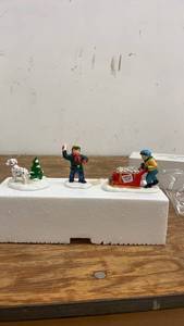 lot 147 image: Holiday Time Snow Village Early Morning Delivery Figurine Set