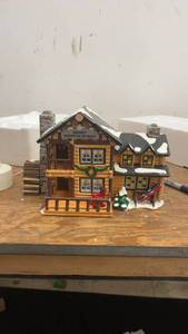 lot 149 image: Dept 56 Snow Village Smokey Mountain Retreat Handpainted Ceramic House