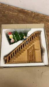 lot 183 image: Here Comes Santa Claus Musical Ceramic Christmas Decoration