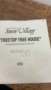 lot 184 image: The Original Snow Village Treetop Tree House Handpainted Resin Accessory