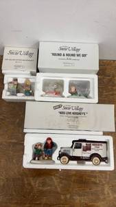 lot 218 image: Set of 3 Department 56 Snow Village Collectibles