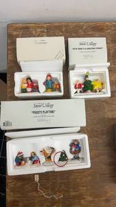 lot 220 image: Set of 9 Snow Village Christmas Figurines