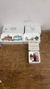 lot 221 image: Department 56 Snow Village Collectible Figurine Set