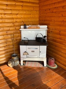 lot 17 image: Antique Atlanta Stove Works Cast Iron Kitchen Wood Stove